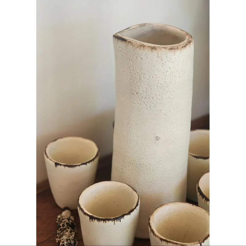 La jarra del set de sour junto a sus vasos